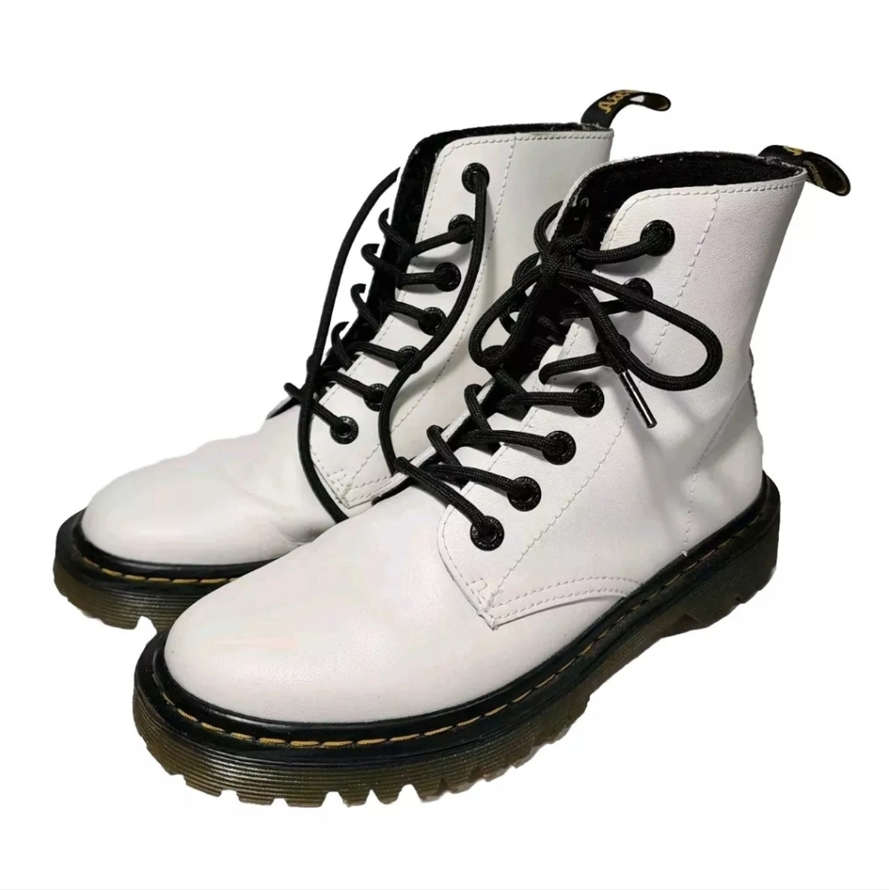 Dr. MARTENS Boots Women's Sz 7 Luana AW004 AIR WAIR White Bouncing Sole EUC Boot